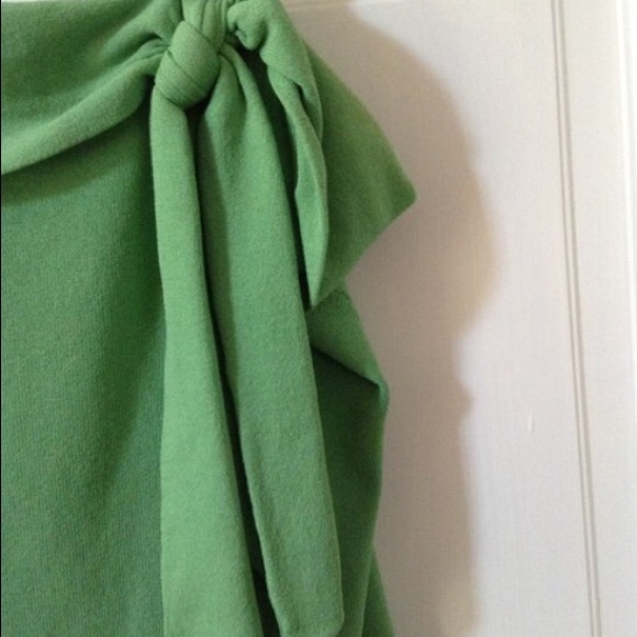 🌻LOFT petites sleeveless top.🌻 - Picture 3 of 4